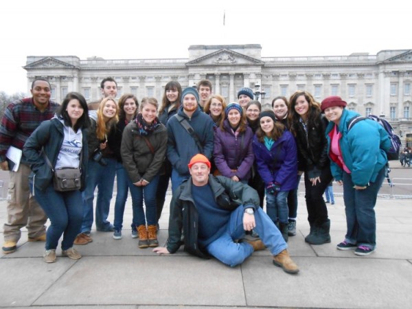 Longwood archaeology students pose in front of Buckingham Palace in London with Dr. Brian Bates