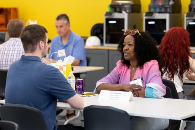 A Longwood alum talks one-on-one with a student during an alumni networking event.