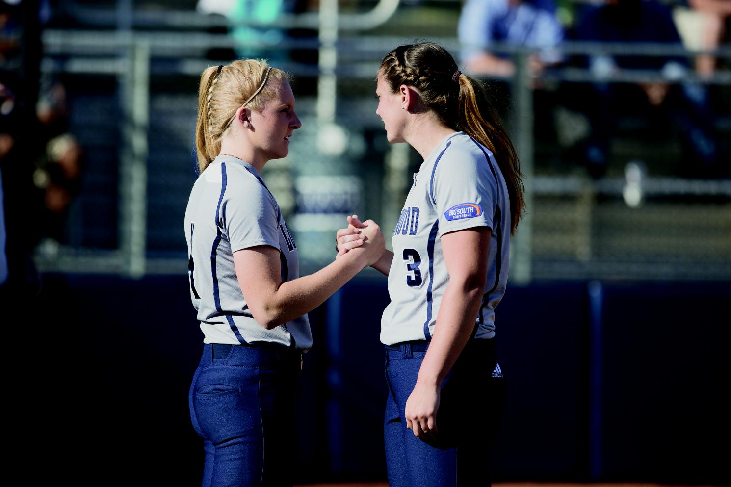 Sydney Gay ’19 (left) and Elizabeth ‘Biz’ McCarthy ’17