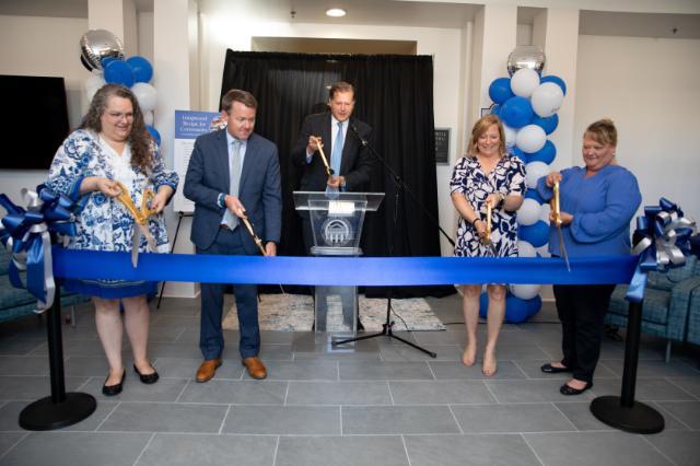 L to R: Aramark Director of Operations at Longwood Joy Presley, Aramark Regional Vice President Dr. Matt Rogers, President W. Taylor Reveley IV, Aramark Vice President of Operations Laura Thompson and Aramark Director of Strategic Partnerships Sherri Flanigan cut the ribbon to celebrate the renovation of the dining hall.