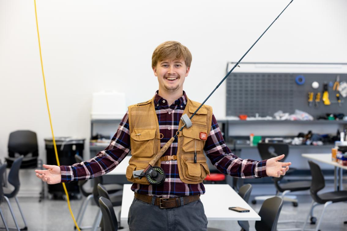 Zach Stephens ’26 demonstrates a prototype of his Cast Cradle invention