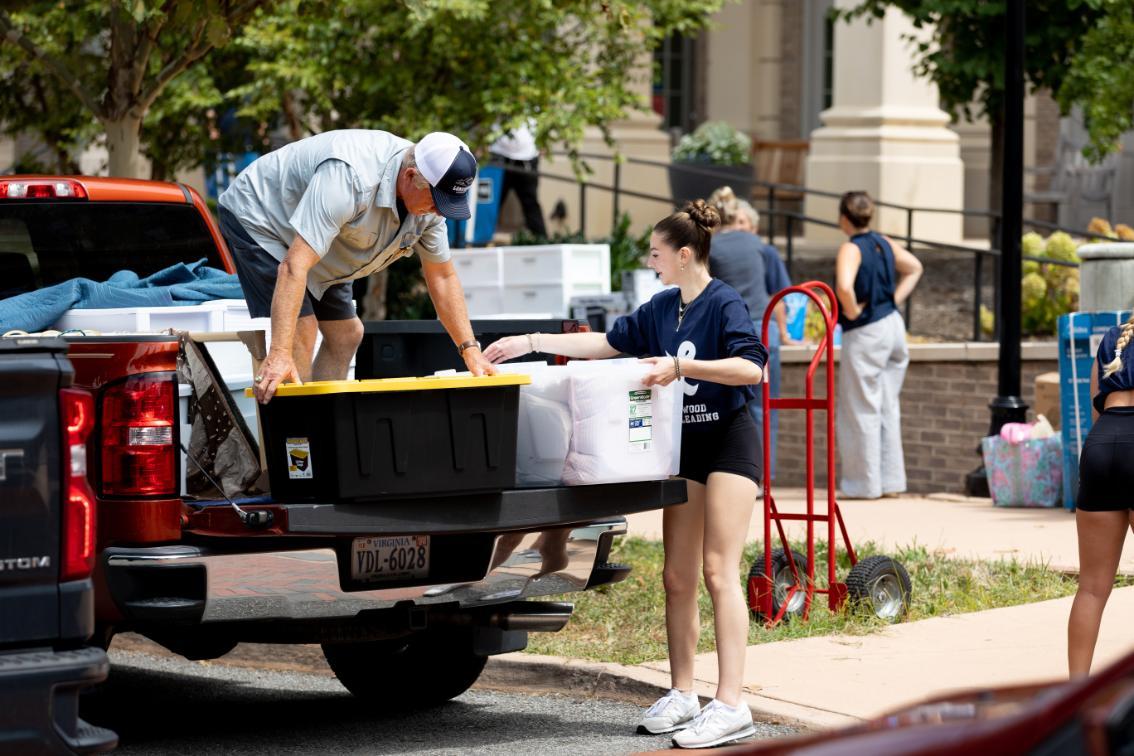 After getting a jump-start on her own move-in as an early arrival, volunteers like Abigail Beilstein ’29 spent dozens of hours unloading hundreds of vehicles during move-in.