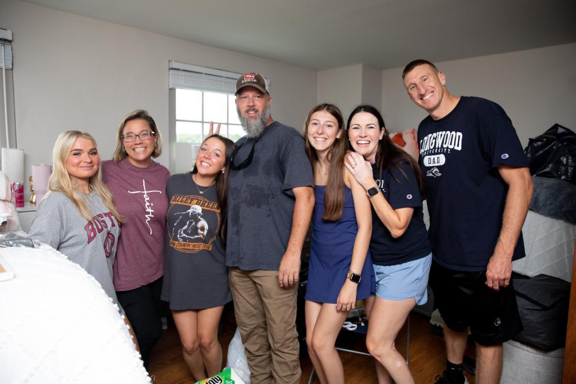Roommates Ashleigh Alpaugh ’29 and Madison Davis ’29 and their families during freshman move-in