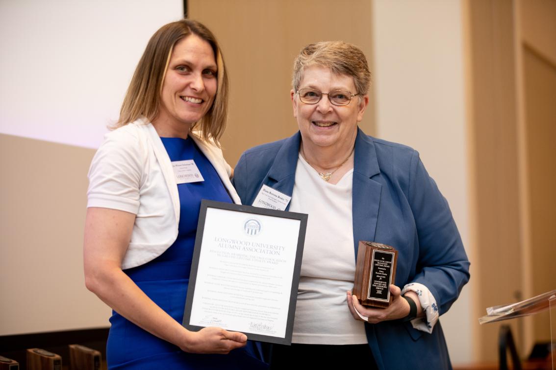 Diane Bottoms Boxley '72 receiving the Page Cook Axson McGaughy Lifetime Loyalty Award during the 2023 Alumni Awards.