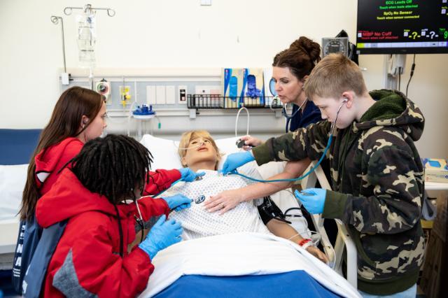 Fourth-grade students from Prince Edward County Elementary School learned to diagnose a state-of-the-art manikin in Longwood’s nursing sim lab under the guidance of associate professor of nursing Dr. Kathryn Miller.